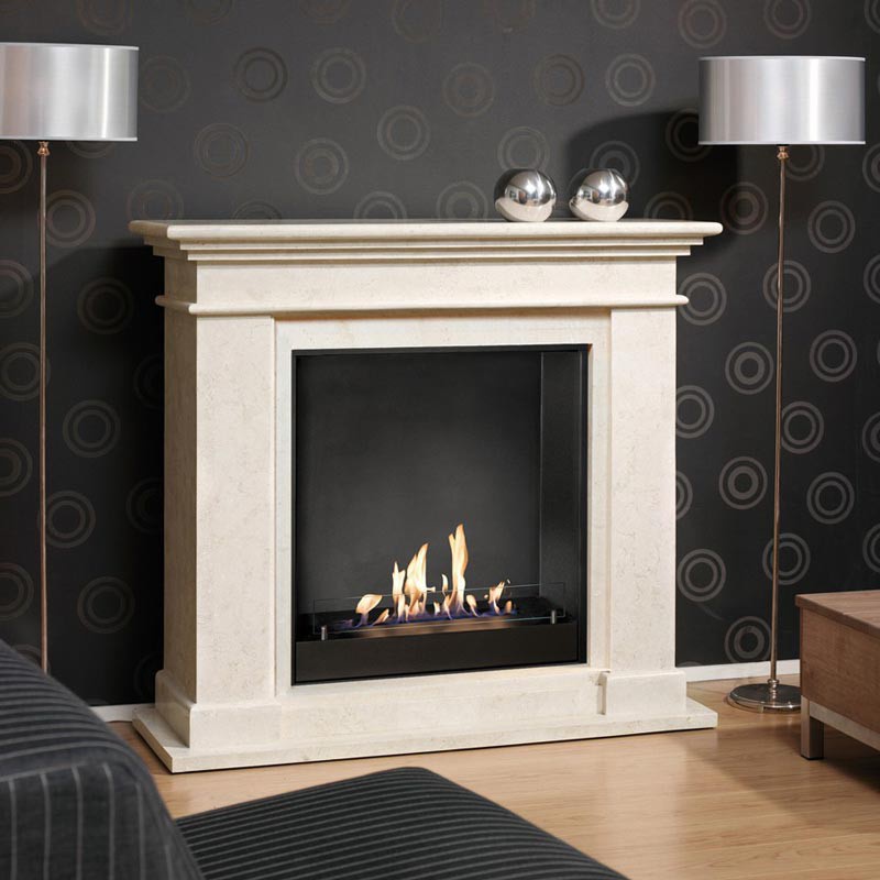 Klassischer Bio-Kamin für mehr Wärme und Gemütlichkeit Traditioneller Bioethanol-Kamin mit Mantel Inspirationen für die kälteren Monate