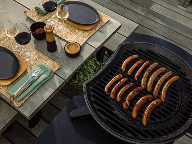 Gasgrill mit Würstchen