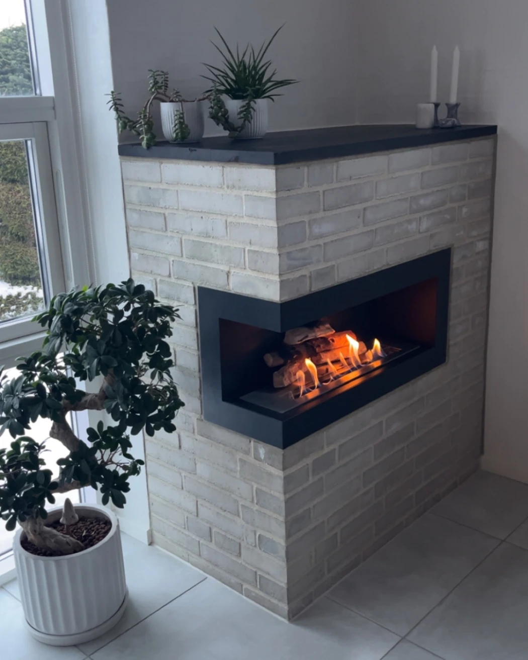 ScandiFlames Eckkamin 85 cm - Linksseitig eingebauter Bioethanol-Kamin - Bis zu 7,5 Stunden Brenndauer - Kein Rauch, Ruß oder Asche