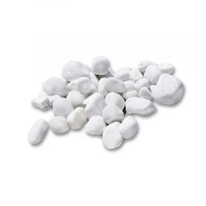Weiß gewaschene Steine ​​zum Dekorieren von Kaminen