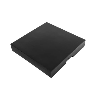 Abdeckung in Schwarz Schwarzes Cover