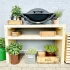 Grilltisch aus neuen breiten Brettern