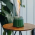 Höfats SPIN Air 1200 – Grüner Tisch-Bio-Kamin mit hohem zylindrischem Glas